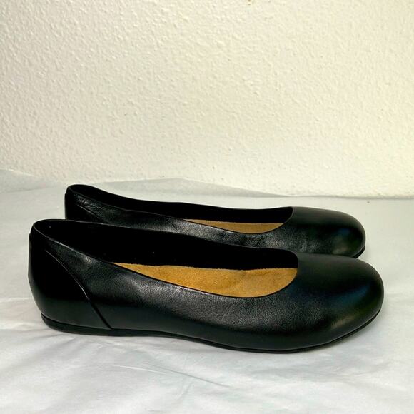 New SoftWalk Women's Sonoma Black Leather‎ Slip On Ballet Flats Shoes Size 5 - Picture 1 of 6